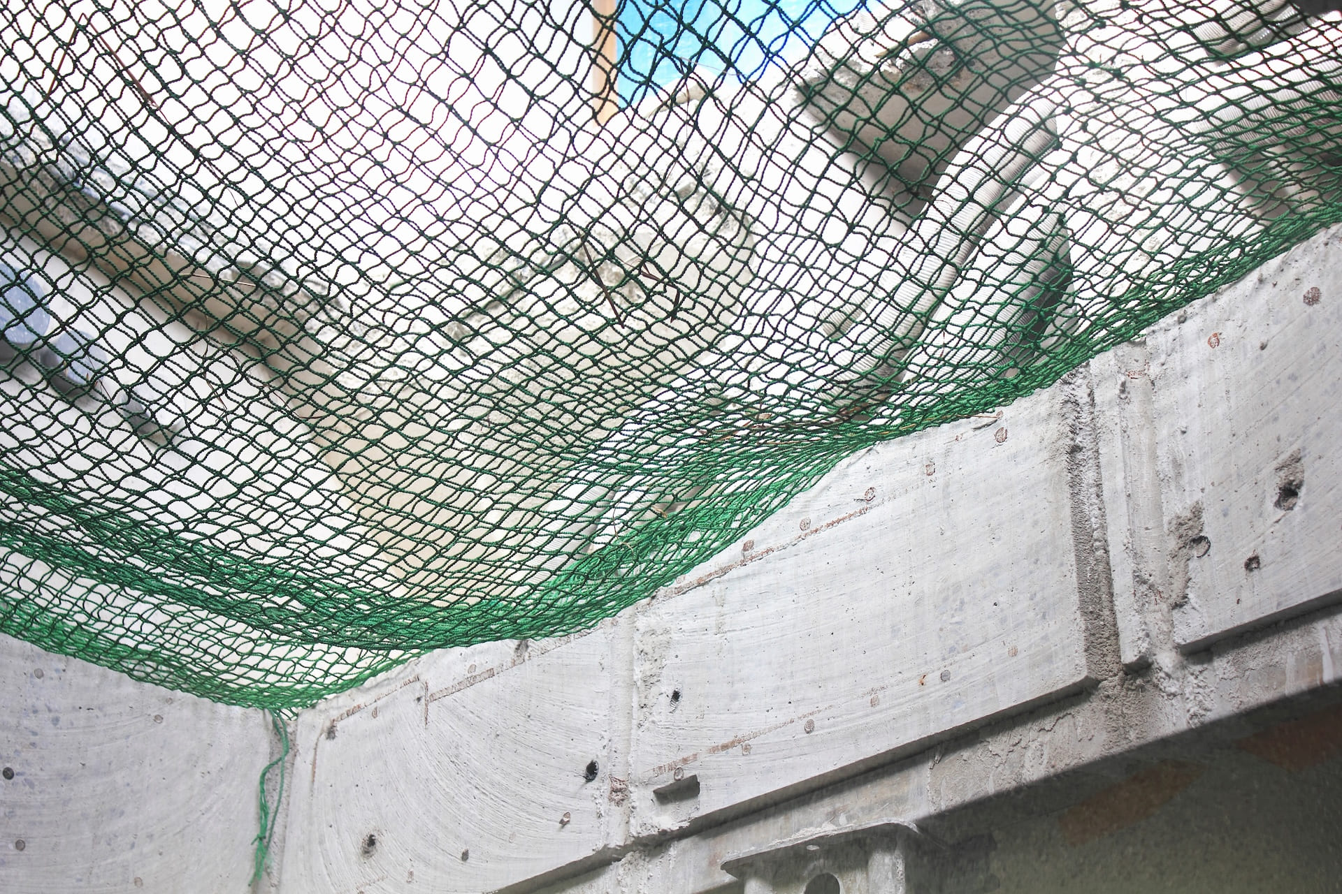 剥落を防ぐネット設置の有効性